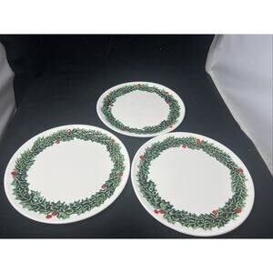 Set of 3 Lefton Holly Berry 610 Christmas Dinner Plates 9 Inch Green Red White